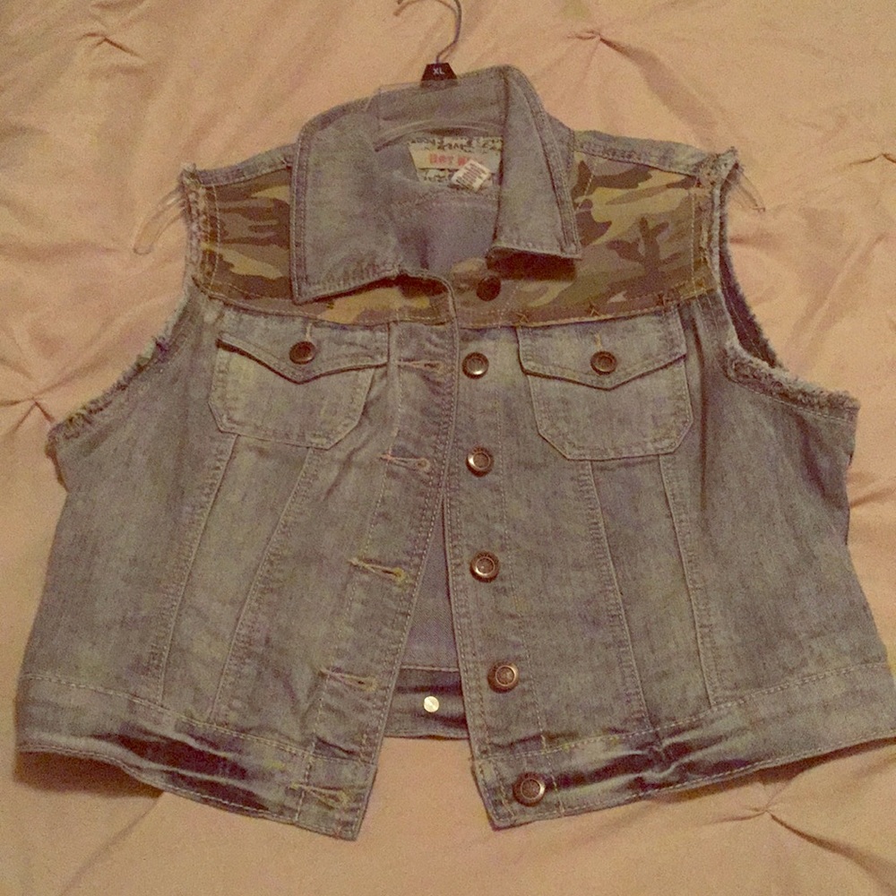 Camo accented denim fashion vest